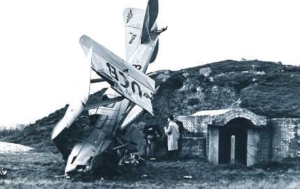 Een onfortuinlijke landing van een Tiger Moth (archief Herman Dekker)