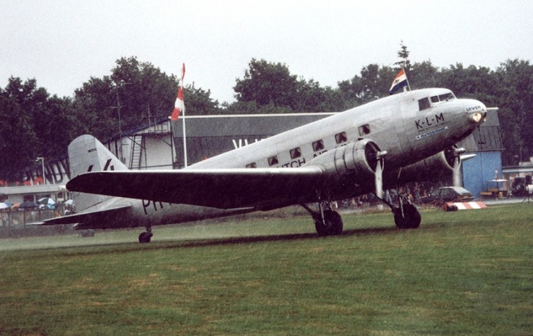 Uiver DC-2 PH-AJU