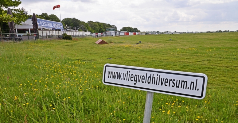 www.vliegveldhilversum.nl