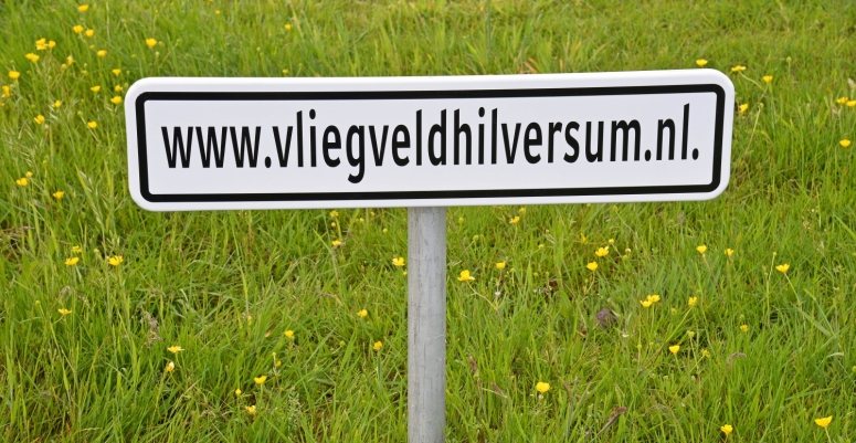 www.vliegveldhilversum.nl