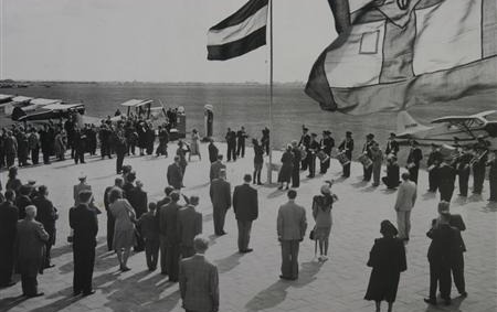 Heropening Vliegveld Hilversum op 10 juli 1948